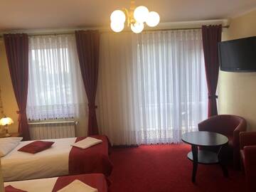 Фото номера Четырехместный номер с душем Отель Hotel Sekwana г. Ченстохова 6