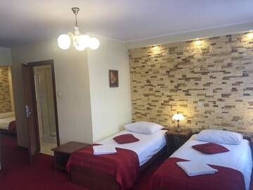 Фото номера Четырехместный номер с душем Отель Hotel Sekwana г. Ченстохова 10
