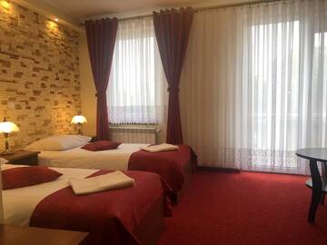 Фото номера Четырехместный номер с душем Отель Hotel Sekwana г. Ченстохова 5