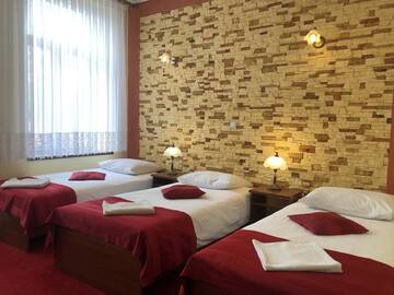 Фото номера Трехместный номер Отель Hotel Sekwana г. Ченстохова 4