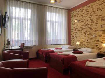 Фото номера Трехместный номер Отель Hotel Sekwana г. Ченстохова 5