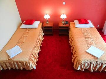 Фото номера Двухместный номер с 2 отдельными кроватями Отель Hotel Sekwana г. Ченстохова 7
