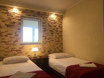 Фото номера Четырехместный номер с душем Отель Hotel Sekwana г. Ченстохова 8