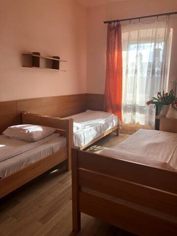 Фото номера Трехместный номер с общей ванной комнатой Отель Hotel Haga г. Ченстохова 3