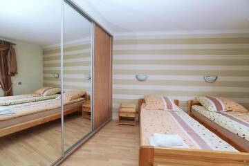 Фото номера Просторные апартаменты № 4 с 2 спальнями и балконом Апартаменты Apartamenty Częstochowa г. Ченстохова 12