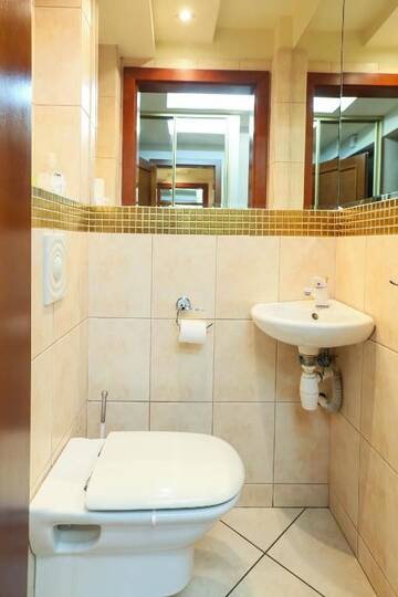 Фото номера Просторные апартаменты № 4 с 2 спальнями и балконом Апартаменты Apartamenty Częstochowa г. Ченстохова 9